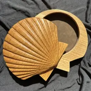 Opened hand-carved scallop box (oak)